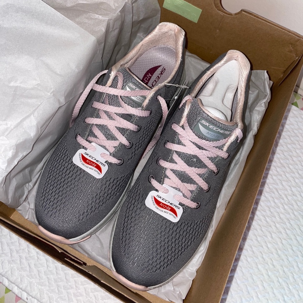 Sketchers Arch Fit Sneakers